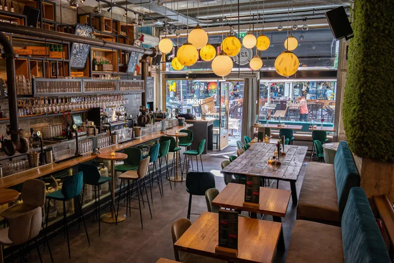 THOMS Restaurant & Underground Bar